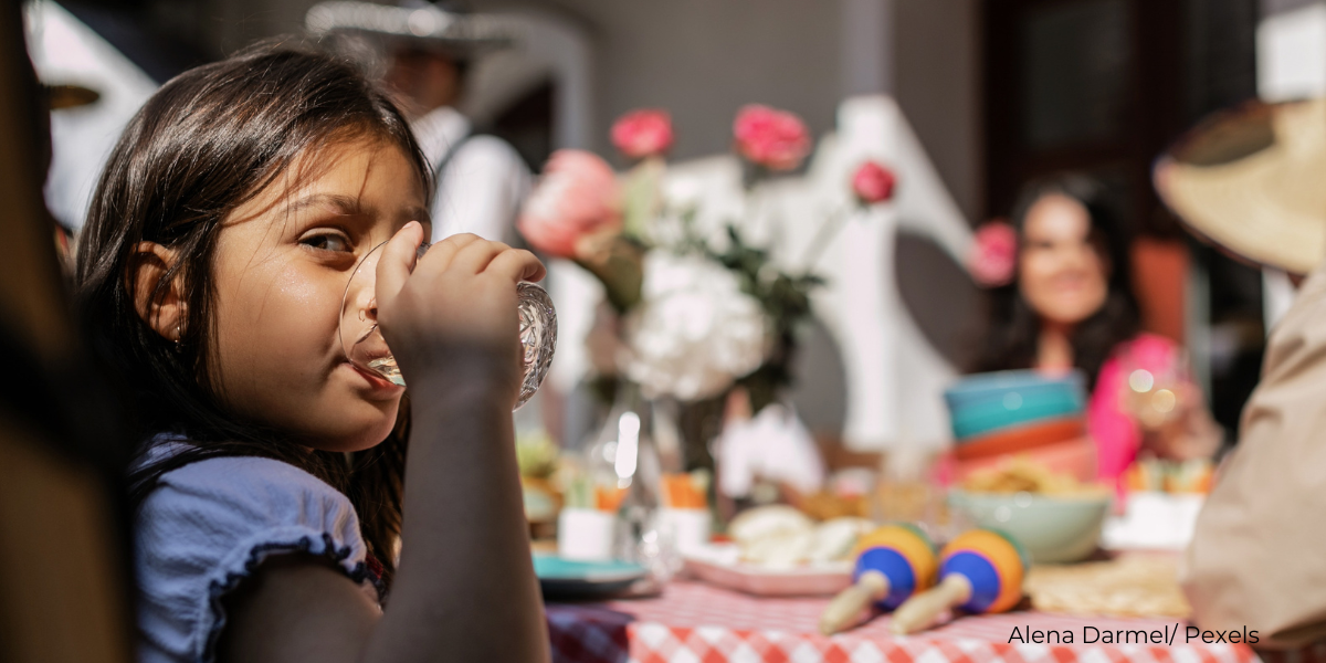 Benarkah Tidak Elok Minum Air Sewaktu Makan?